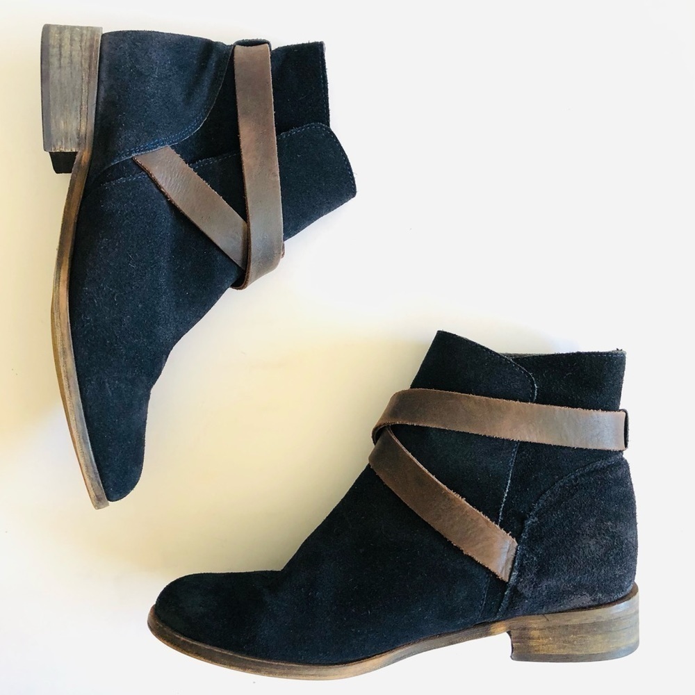 La Scarpa Suede Ankle Booties - Picture 9 of 16